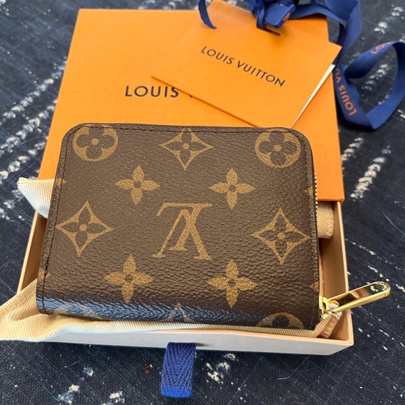 Louis Vuitton Monogram Wallet - Picture 4 of 5
